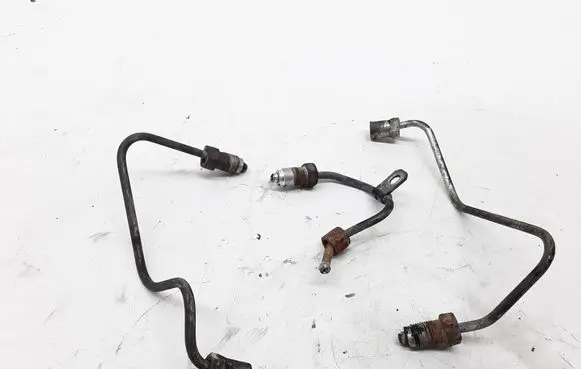 Toyota Corolla Verso E121 Fuel injector supply line/pipe 