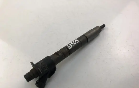 Volvo S60 Fuel injector 31303238