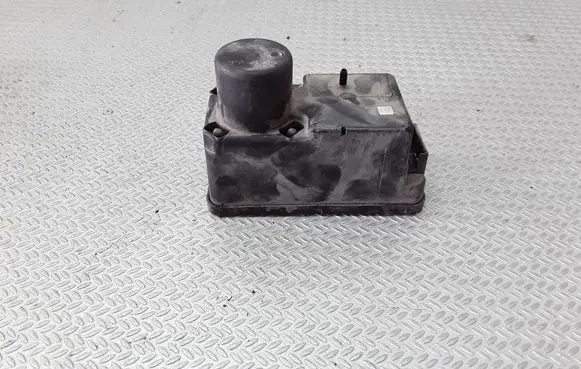 Volkswagen PASSAT B3 Central locking vacuum pump 357962257