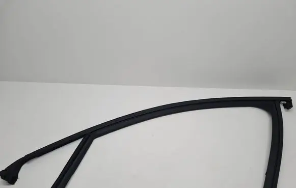 Opel Corsa F Front door rubber seal 9823226680
