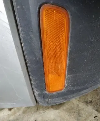 Chrysler Pacifica Front reflector 