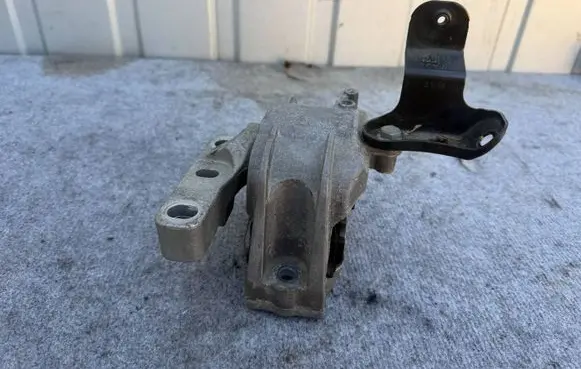 Skoda Yeti (5L) Engine mount vacuum valve 1K0199282