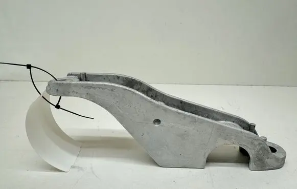 BMW 7 G11 G12 Sway bar bush bracket, front 6861473