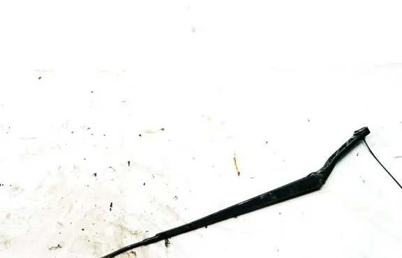 Nissan Almera Tino Front wiper blade arm