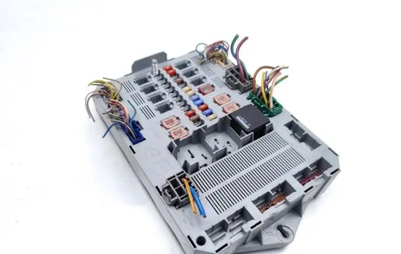 Jaguar XF Fuse module 8X2T-14B476-BF 7340-9553-40