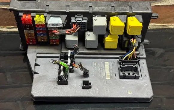 Mercedes-Benz Sprinter W906 Fuse module A9069006303 A9069017501