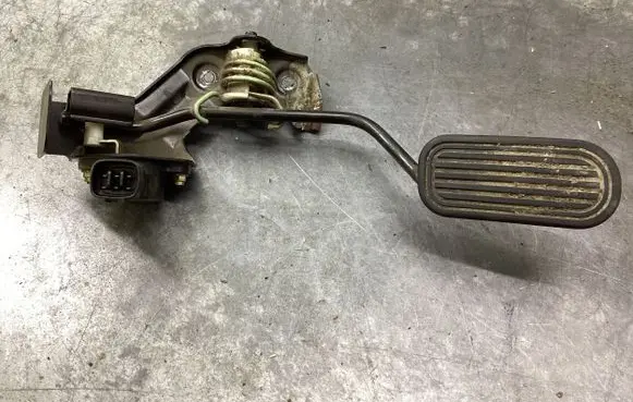 Toyota Avensis Verso Accelerator throttle pedal 8928147010 1983003011 12F08A