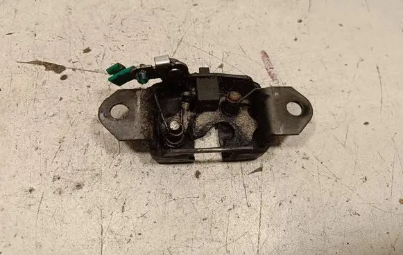 Nissan Navara D40 Tailgate/trunk/boot lock/catch/latch