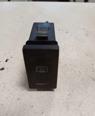 Volkswagen PASSAT B5 Windscreen/window heater switch 3B0959621C