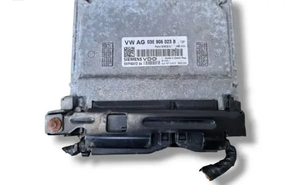 Skoda Fabia Mk2 (5J) Engine control unit/module ECU 5WP40412 03E906023B