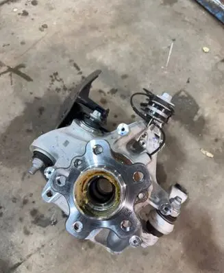 Rear wheel hub