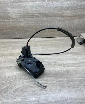 Opel Zafira B Rear door lock 13210738 LEFTSIDE