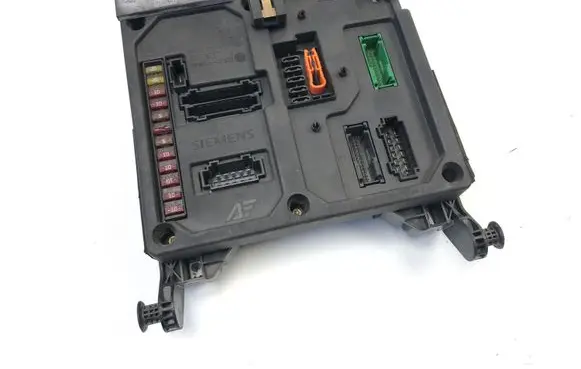 Volkswagen Sharan Fuse module S108145100G 7M0962258H 97VW14B205AC