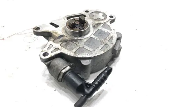 Volkswagen Golf VI Vacuum pump 03L145100G
