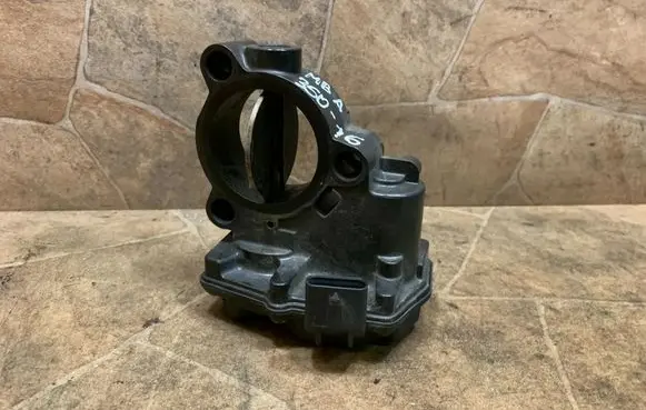 BMW 7 G11 G12 Throttle valve 8512452