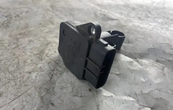 Toyota Corolla E120 E130 Mass air flow meter 2220422010 1974002030