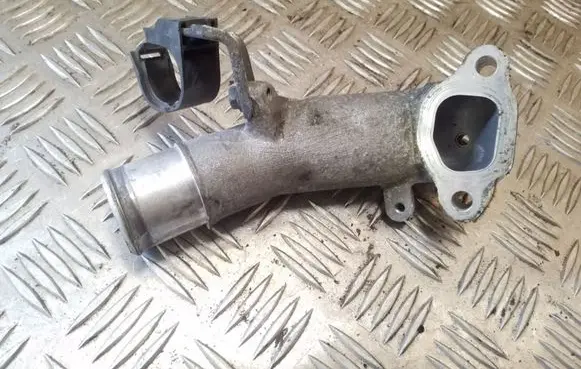 Toyota Avensis Verso Engine coolant pipe/hose