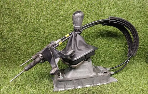 Volkswagen Jetta VI Gear shifter/selector 1K0711049BR 5K0711113N