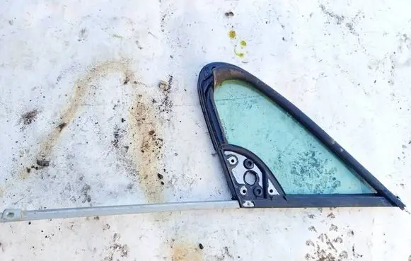 Peugeot 307 Front door vent window glass four-door AS2