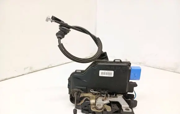 Skoda Octavia Mk2 (1Z) Front door lock PA6630FV
