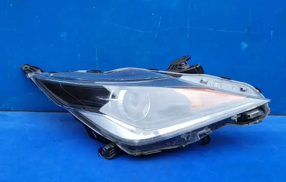 Toyota Aygo AB40 Headlight/headlamp 0H17 KOITO