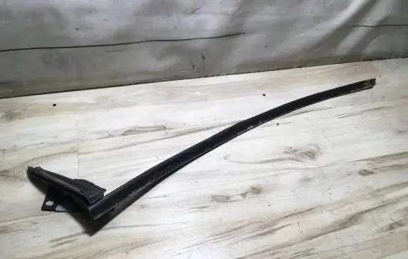 Mercedes-Benz SLK R171 Front door glass trim molding 