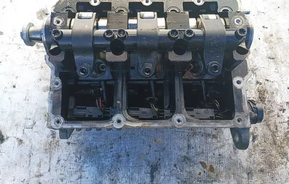 Volkswagen Polo IV 9N3 Engine head 045103373n v420