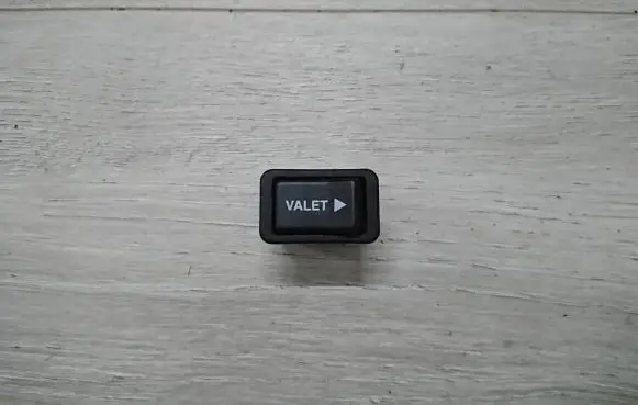 Jaguar XJ X300 Glove box opening button VALET