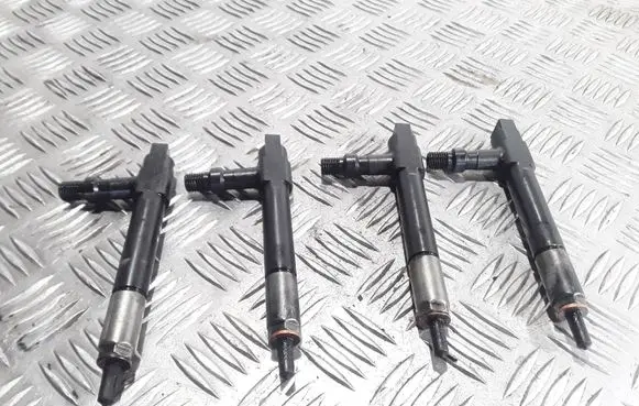 Mazda 323 F Fuel injectors set D7390