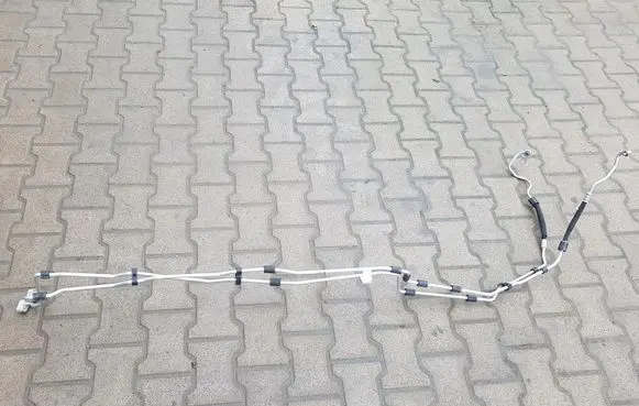 BMW i3 Air conditioning (A/C) pipe/hose 9395454