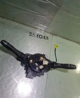 Wiper turn signal indicator stalk/switch