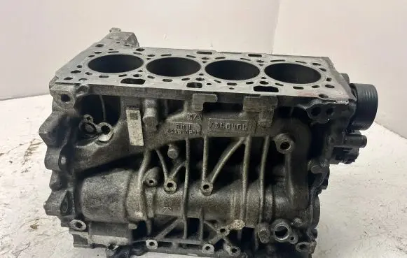 BMW 2 F46 Engine block 851398205