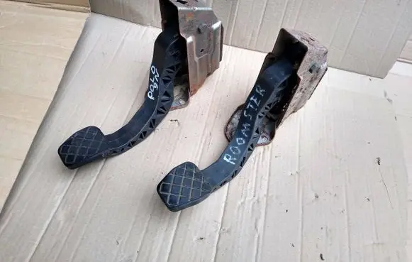Skoda Roomster (5J) Clutch pedal 6Q1721059AJ