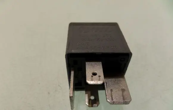Audi A4 S4 B5 8D Other relay 8D0951253 370 V23134J52X300