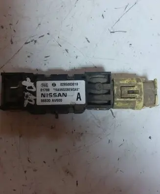 Nissan Primera Airbag deployment crash/impact sensor 98830AV600 0285003019
