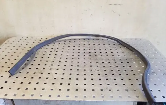 Volkswagen PASSAT B7 Engine compartment rubber 3C0823723