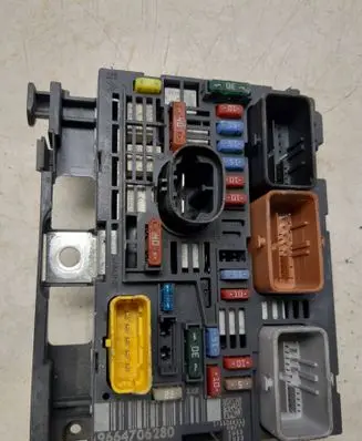 Citroen C4 I Fuse module 9664706280