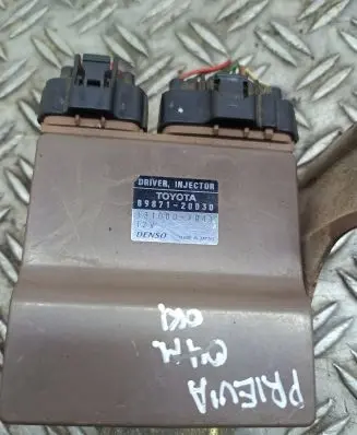 Toyota Previa (XR30, XR40) II Fuel injection control unit/module 