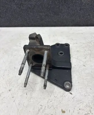 Nissan Murano Z51 Oil filter mounting bracket