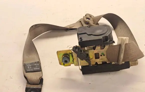 Jaguar S-Type Front seatbelt XW4A54611B09A