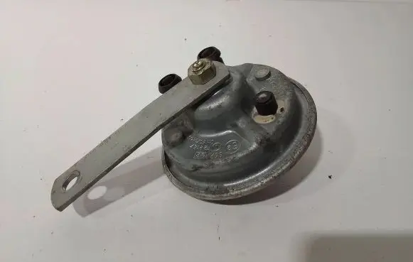 Audi A6 S6 C5 4B Horn signal 4B9951113A 335HZ