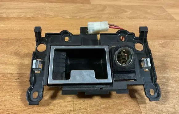 BMW 5 E60 E61 Ashtray (front) 7034087