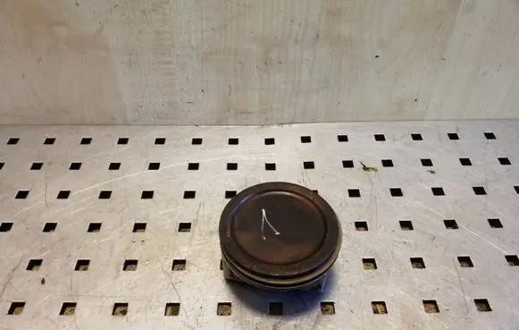 Volkswagen Golf V Piston 