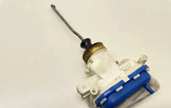 Audi 80 90 S2 B4 Central locking vacuum pump 893862123