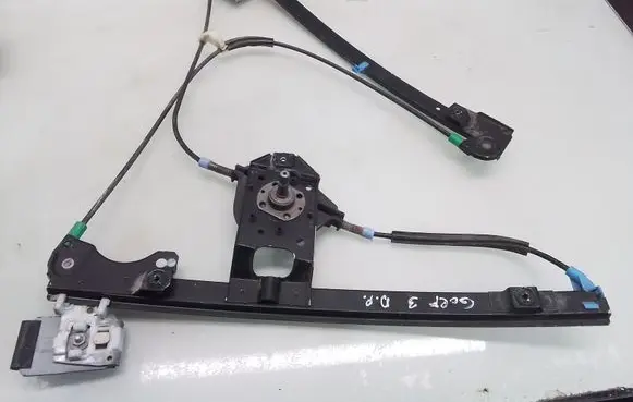 Volkswagen Golf III Front door manual window regulator 