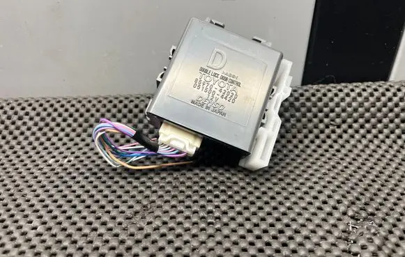 Lexus NX Central locking relay 8597042020 0515004420