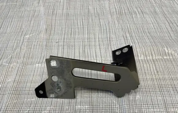 Maserati Grecale Fender mounting bracket M182