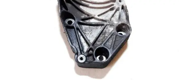 Opel Zafira A Engine mounting bracket 90581524