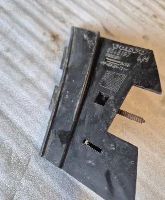 Volvo V70 Front bumper mounting bracket 8648197