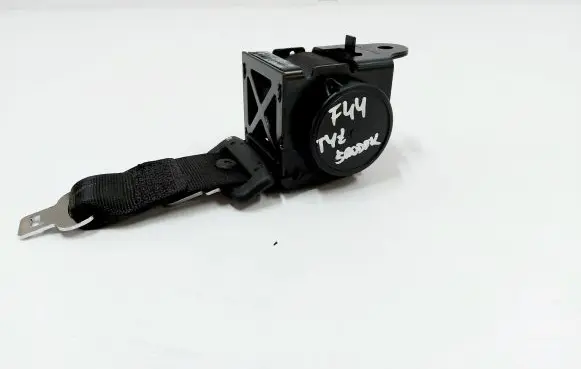 BMW 2 F44 Middle seatbelt (rear) 7488775